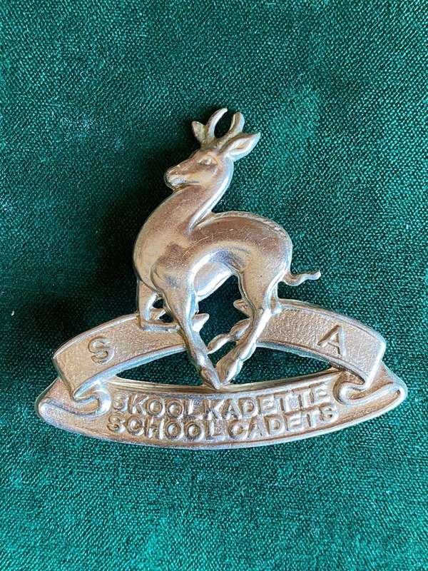 SA SCHOOL CADETS WHITE METAL CAP BADGE- 2 LUGS