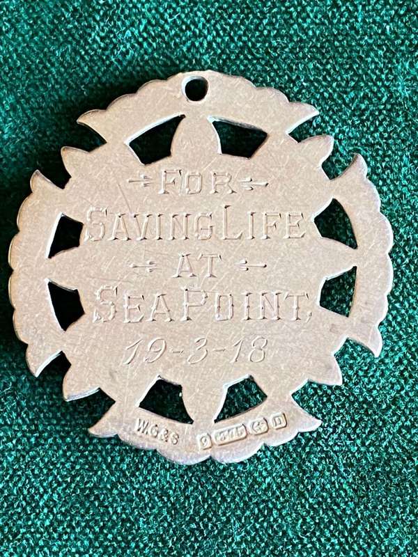 9CT GOLD (STAMPED) LIFE SAVING PENDANT-DATED 19-3-18-TOTAL WEIGHT 6,8G (GOLD VALUE APPROX R3604) DIA