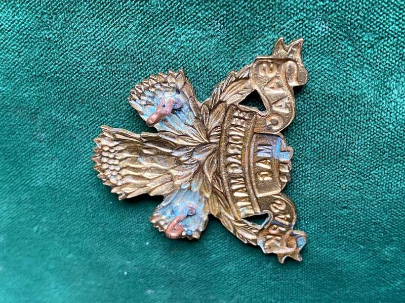 SA ARMOURED CORPS,GILDING METAL BERET BADGE- WORN POST 1963- 2 LUGS