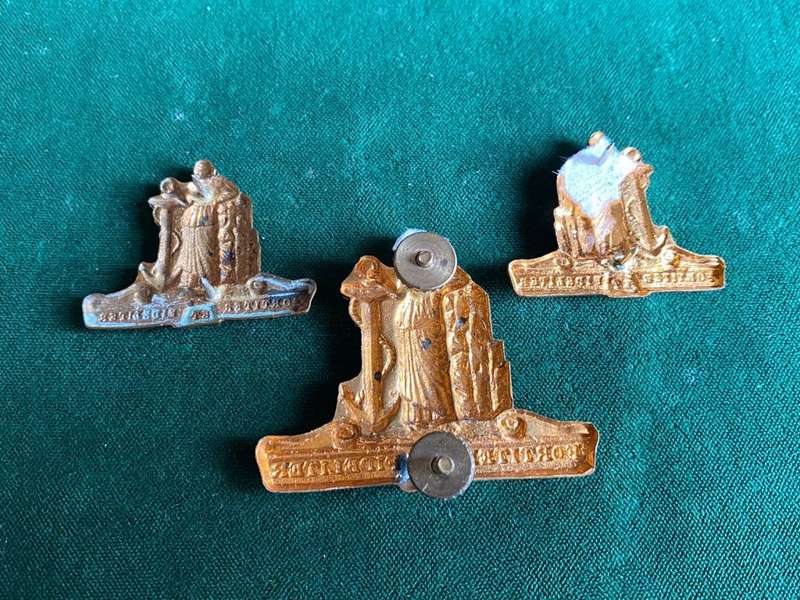 SA COLOURED CORPS BI-METAL CAP AND COLLARS-WORN 1980'S-LUGS + PINS INTACT