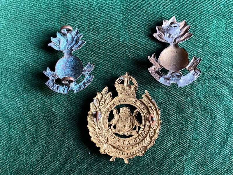 SA ENGINEERS CORPS,BRASS CAP ANMD COLLARS-WORN WW2-LUGS COMPLETE