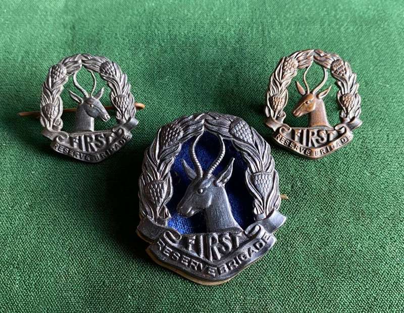 1ST RESERVE BRIGADE-BRONZE CAP AND COLLARS-WORN 1940-43-LUGS INTACT