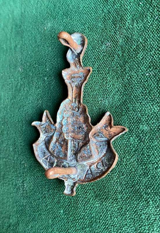 YOUTH TRAINING BRIGADE-BRONZE CAP BADGE- WORN 1941-46- 2 LUGS