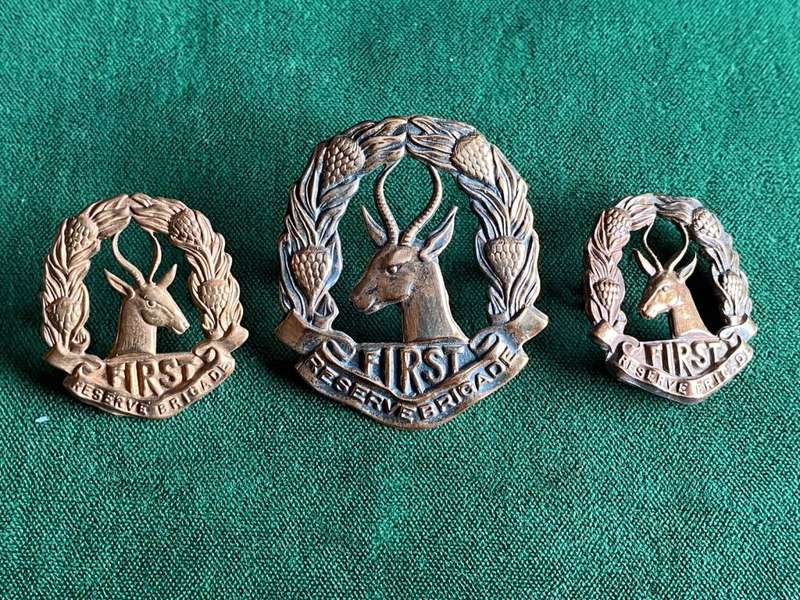 1ST RESERVE BRIGADE,BRASS CAP AND COLLARS-WORN 1940-43-ONE LUG MISSING
