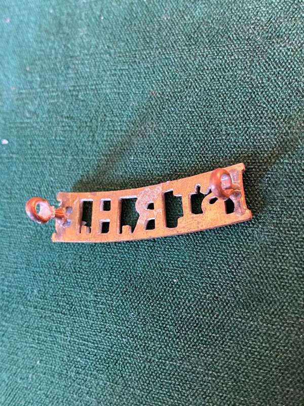 1ST RAILWAYS AND HARBOURS BRIGADE BRASS SHOULDER TITLE -WORN 1921-1929- 2 LUGS