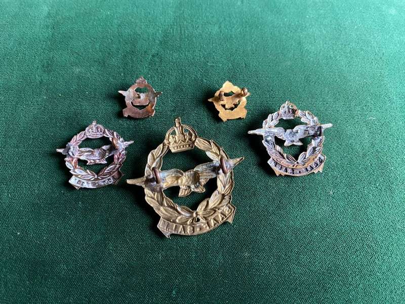 SAAF CAP COLLARS AND MESS DRESS COLLARS-WORN 1926-1959-ONE LUG EACH ON COLLARS MISSING