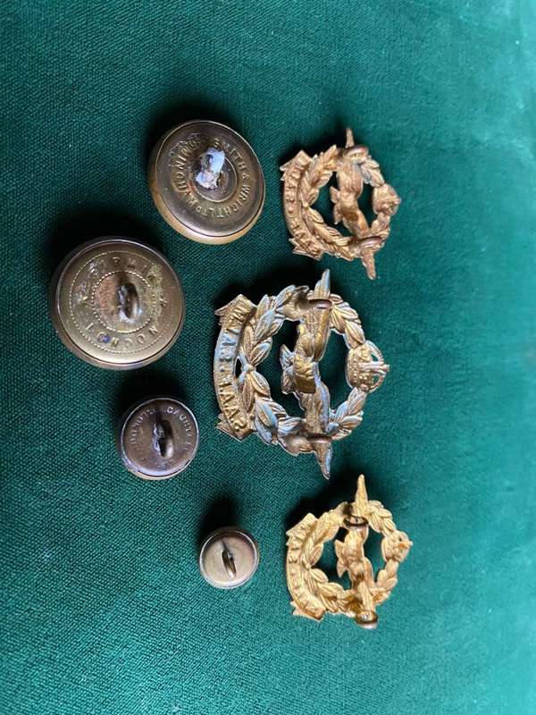 SAAF CAP,COLLARS AND 4 BUTTONS-WORN 1926-1959- LUGS INTACT