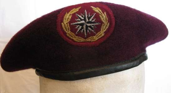 RECCE BERET - 5TH ISSUE 1989 COMPASS ROSE.  BRIGHTER LUREX WREATH, SILVER LUREX & BLACK THREAD COMPA