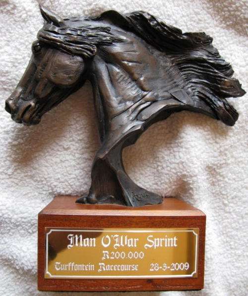 HORSE SCULPTURE SIGNED BY ARTIST "AREND ELOFF".  MOVEMENT.