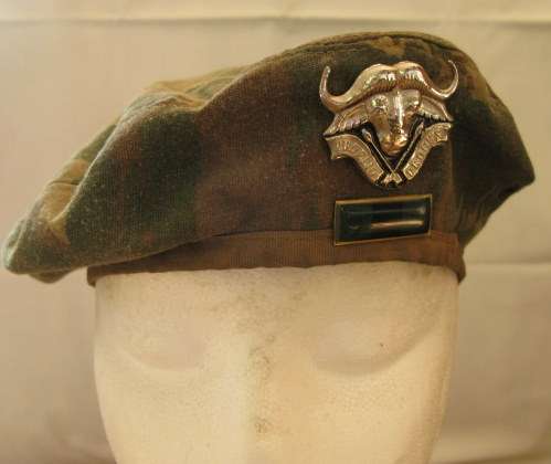 32 BATTALION ORIGINAL USED BERET WITH 3RD PATTERN BERET BAR.