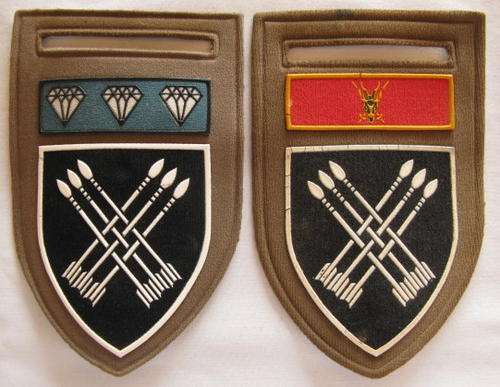 FLASH - 32 BATTALION ORIGINAL TUPPER FLASHES WITH FORMATION BARS FOR POMFRET & SA ARMY.