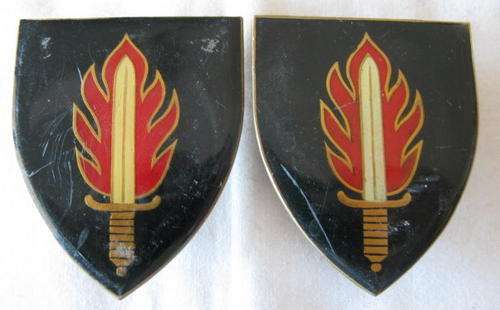 FLASH - II COMMANDO PAIR OF FLASHERS - PINS INTACT