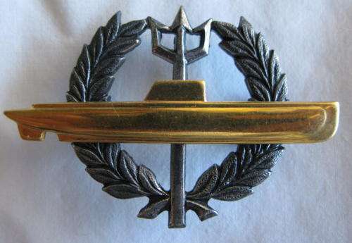 SA NAVY 2ND PATTERN SUBMARINERS CAP BADGE.  2 PIECE WITH 2 PINS.