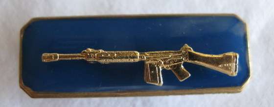 SAP MARKSMAN QUALIFICATION BADGE - BRASS RIFLE - 2 PIECE