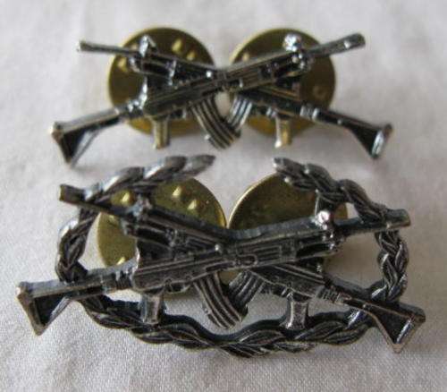 SWA PROFICIENCY BADGE FOR MARKSMAN & SHARPSHOOTER - PINS INTACT