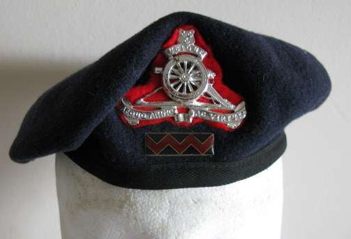 ORANGE FREE STATE FIELD ARTILLERY BERET WITH BAR & BADGE WORN POST 1964.  NOW OBSOLETE