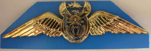 SAAF METAL PILOTS WINGS - GOLD - FULL SIZE FOR 1000 & MORE FLYING HOURS - 2 PINS.  POST 2003