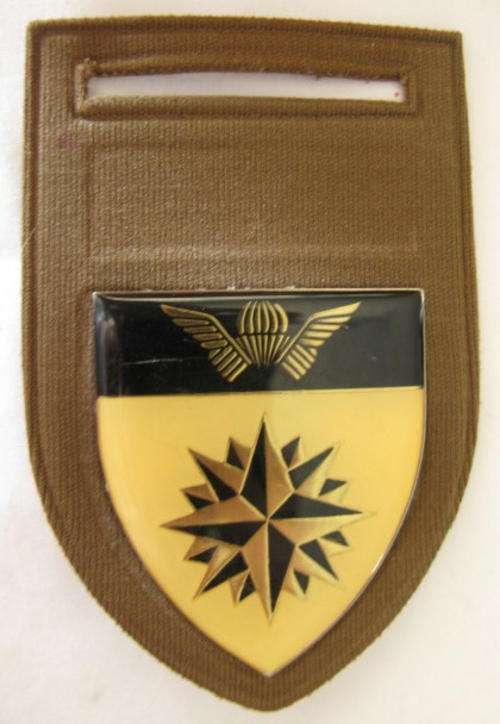 RECCE - 5 RECCE COMMANDO (1982-1993) GUARANTEED ORIGINAL IVORY COLOURED SHOULDER FLASH - 3 PINS.