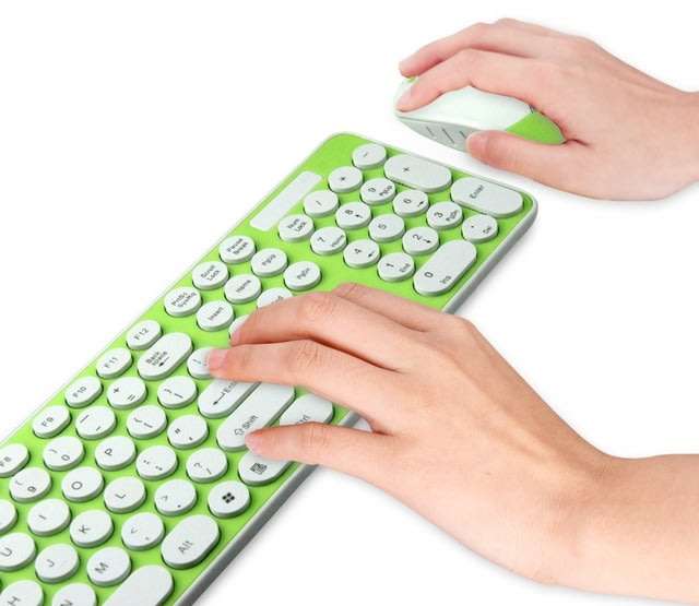 Super Slim 2.4 Ghz Wireless Keyboard, Mouse, Silicone Protective Skin & USB Receiver Combo