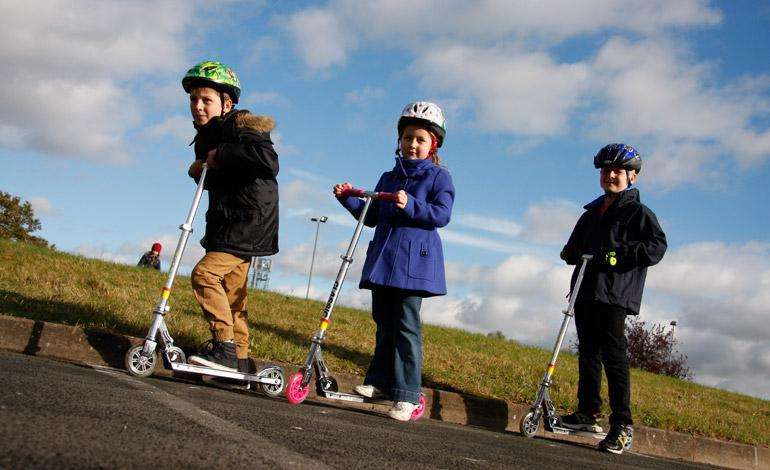 Three Wheel Metal Folding Skate Scooter with Led Lights & Double Back Wheels