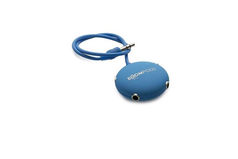 Plug in and share your music and videos with up to 4 friends with this simple audio splitter
