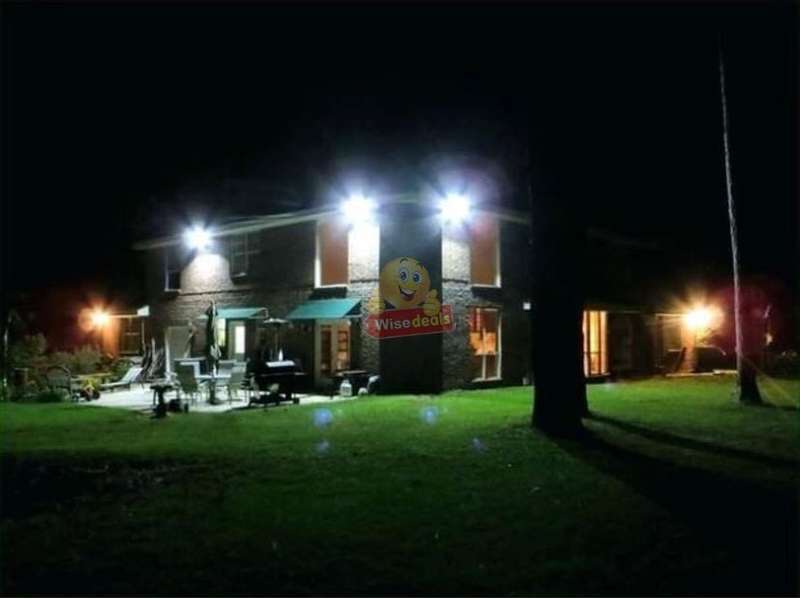 60W LED SOLAR Flood Light with Remote Control, Solar Panel, 5m Cable, Waterproof & 1350 Lumens