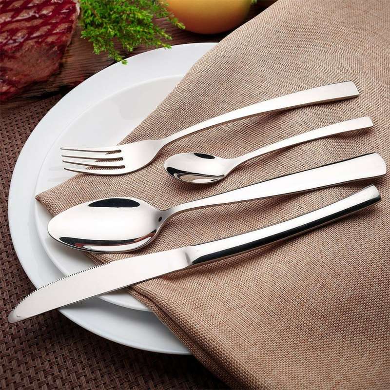 24 Piece Stainless Steel Cutlery Set in Wooden Case