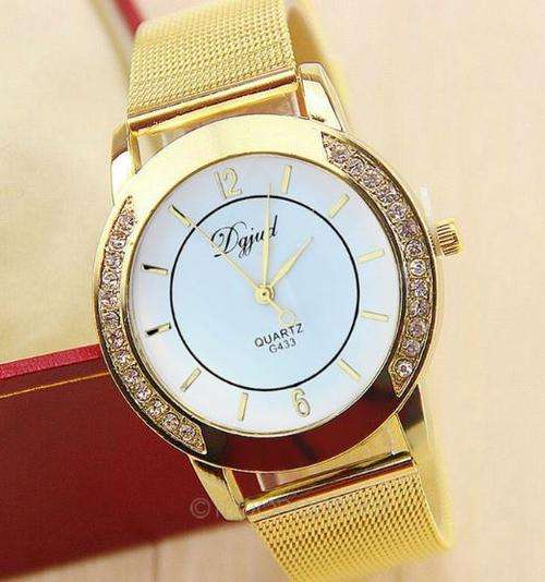 Elegant Ladies Golden Crystal Wrist Watch by Dgjud