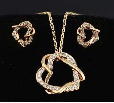 Equisite 18K Rosegold Twisted Heart Juwellery Set with Genuine Austrian Crystals