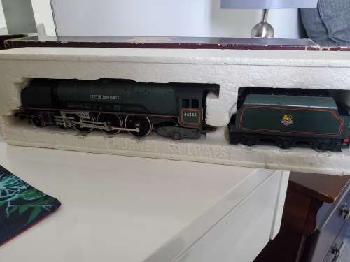 HORNBY OO SCALE - BR CITY OF HEREFORD 4-6-2 STEAM LOCO and TENDER - BOXED