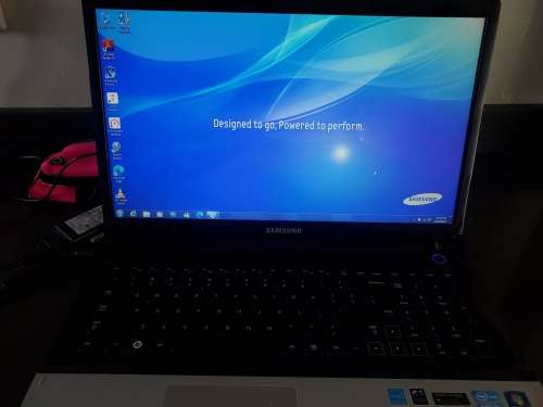Samsung  NP300E7A i5-2450M 43.9 cm (17.3`)