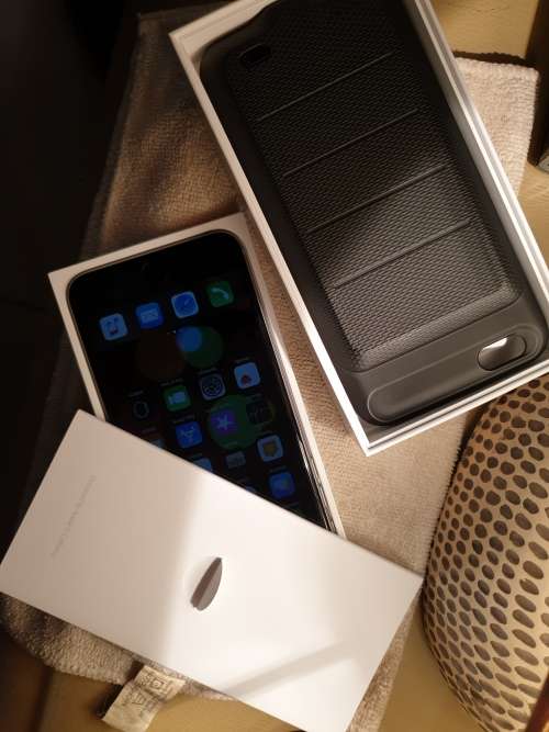 iPhone 6S Plus 64GB Space Gray + 3800 mAH battery powercase **PRISITINE CONDITION**