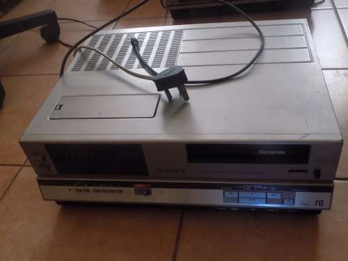 Vintage SONY Betamax PAL Video Cassette Recorder SL - C6SA Collection Only