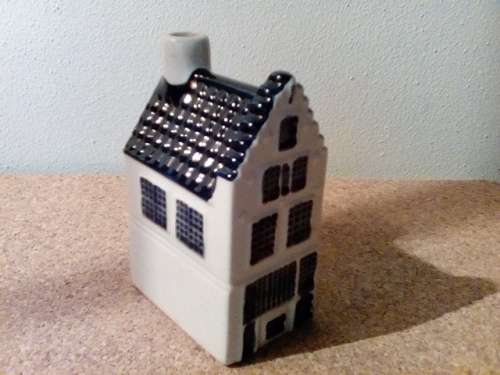 Blue Delft Bols KLM House 2006 Number 50 - Small graze/chip