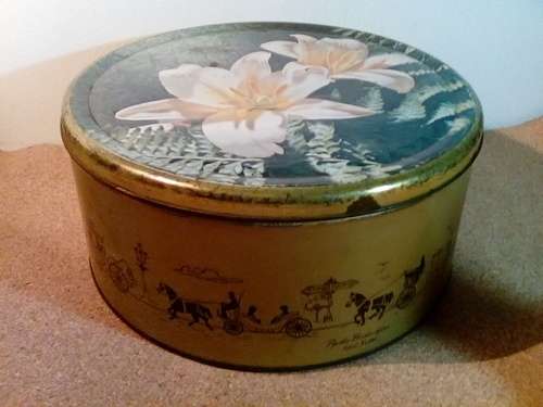 Large Vintage Pyotts Biscuits Tin in English & Afrikaans
