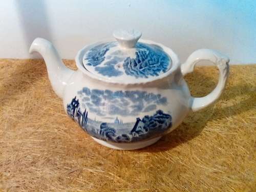 Delightful Blue & White 'Scenes after Constable' Grindley England Tea Pot