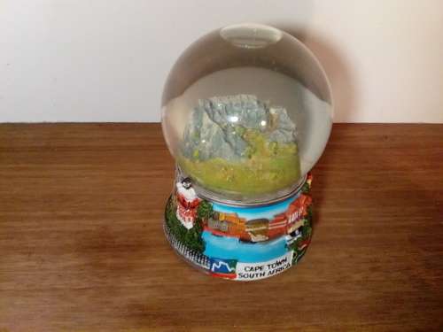 Superb Good Size Snow Globe with Raised Detail Scenes of Cape Town (Ref 072)