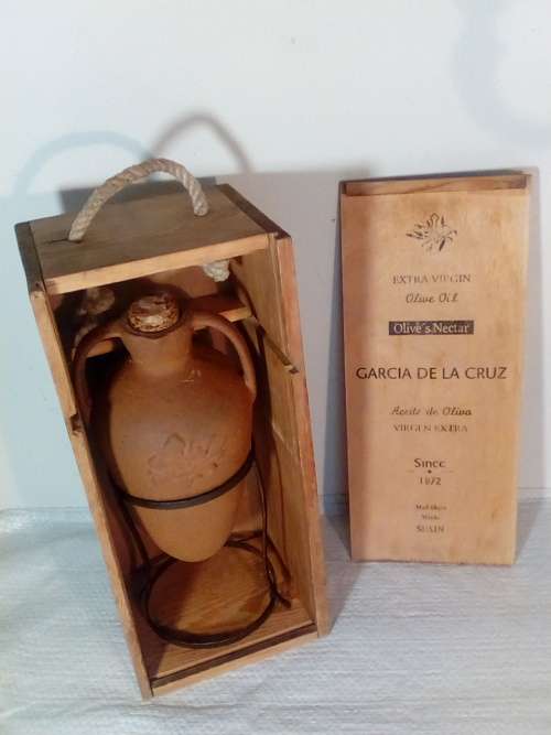 Olive Oil Pottery Jar on Stand in Wood Box (Ref 161)