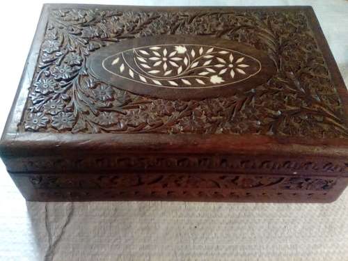 Large Carved Wooden Box - Hinges Damaged (Ref 295)