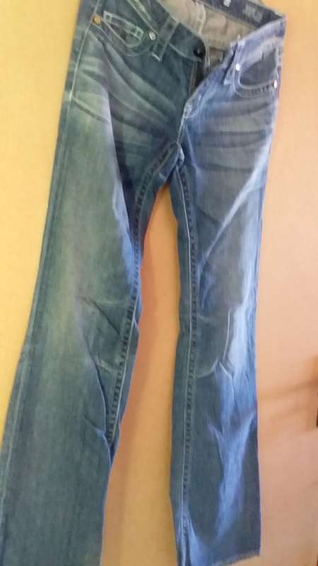 Ladies D9 Size 28 Jean - Made in Vietman