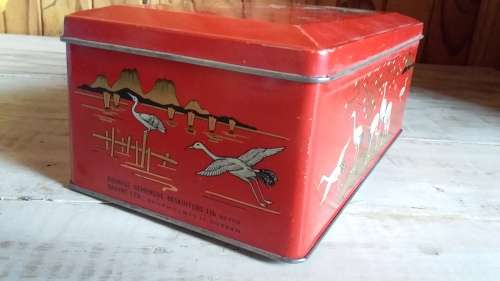 Vintage Bilingual Oriental Theme Bakers Tin