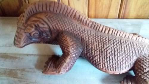 Superbly Carved Wooden Gecko (Lizard)
