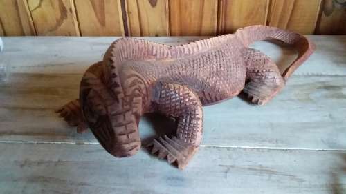 Superbly Carved Wooden Gecko (Lizard)