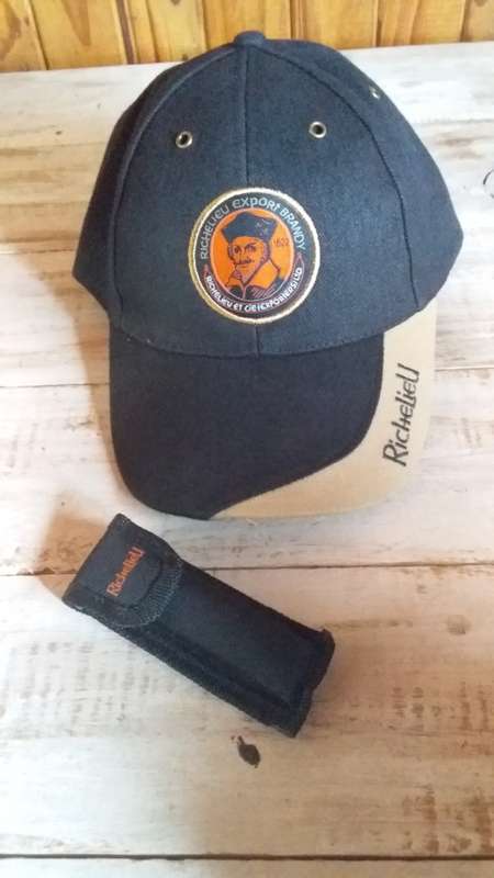 Richelieu Promo Cap and Torch in Pouch