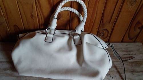 Genuine GUESS Pre-used Handbag in Good Condition