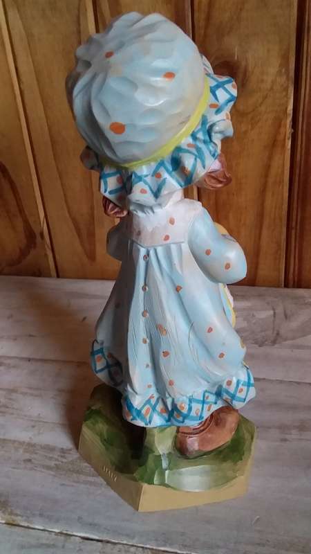 Vintage Girl Knitting Figurine - Made in Italy