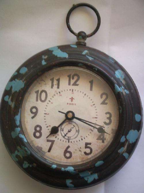 Small Round Metal Clock 2