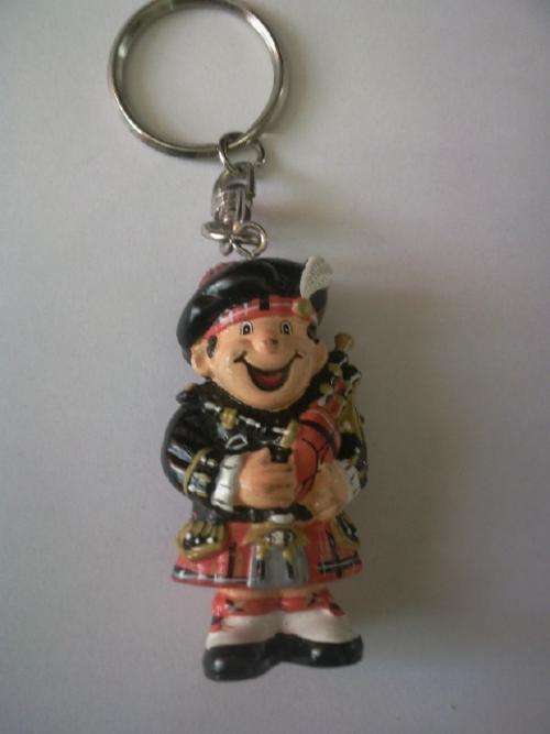 Solid Little Scottish Bagpiper Keyholder