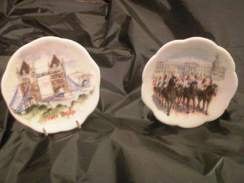 Two Miniature Plates - Tower Bridge & Buckingham Palace - Size 5.5cm