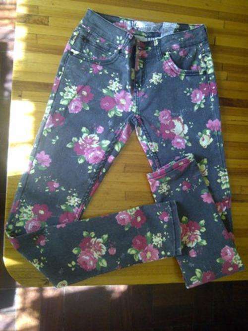 Flower Design RT Skinny Leg Size 28 Denim